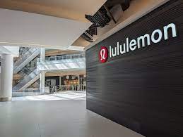 แบรนด์ชุดกีฬา Lululemon ยอดจำหน่ายลดลง ผู้ซื้อสู้ราคาไม่ไหวและคู่แข่งเพิ่มขึ้น