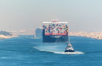 suea-canal-passing-vessel